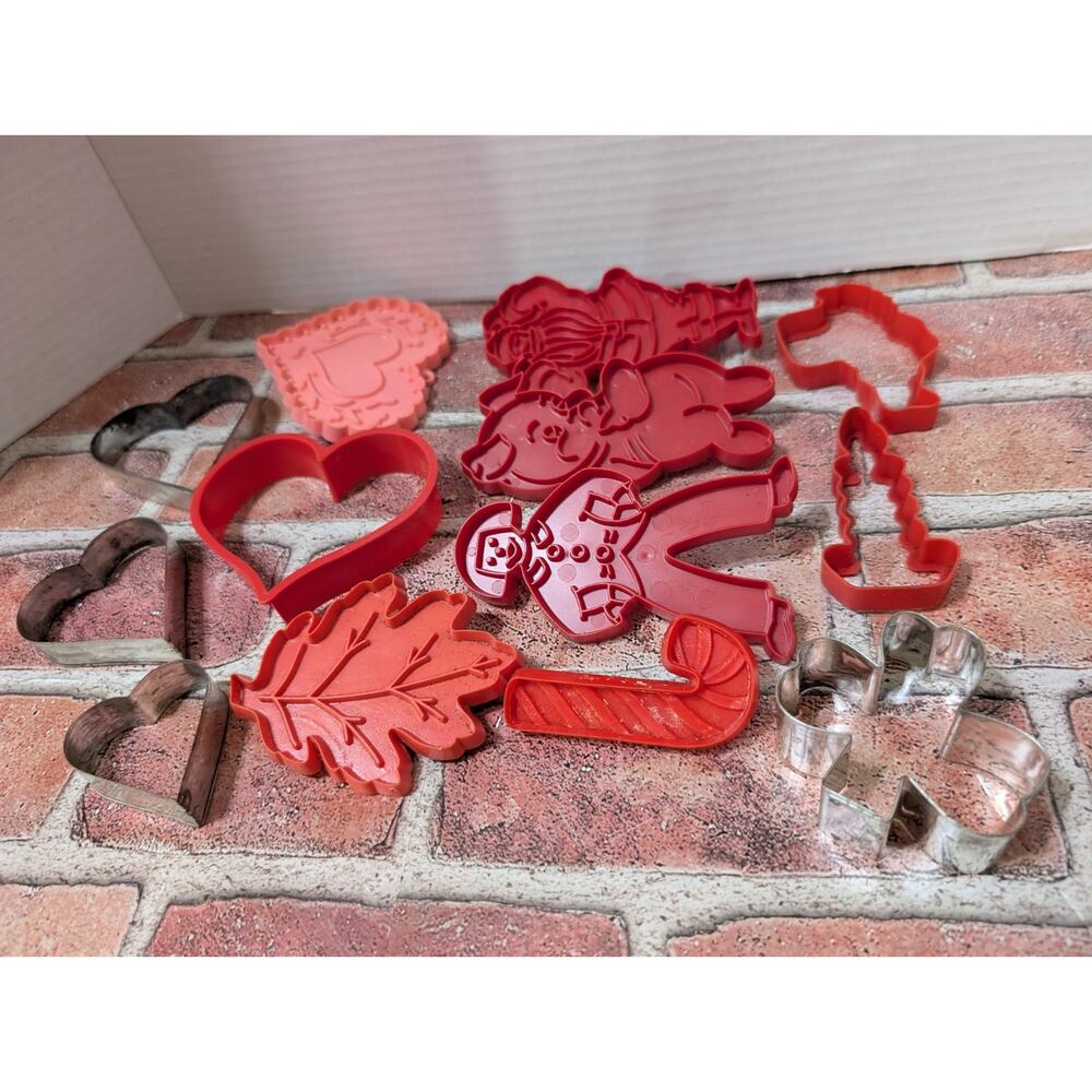 Lot of 13 Vintage Plastic & Metal Cookie Cutters Holiday Animals Heart Leaf
